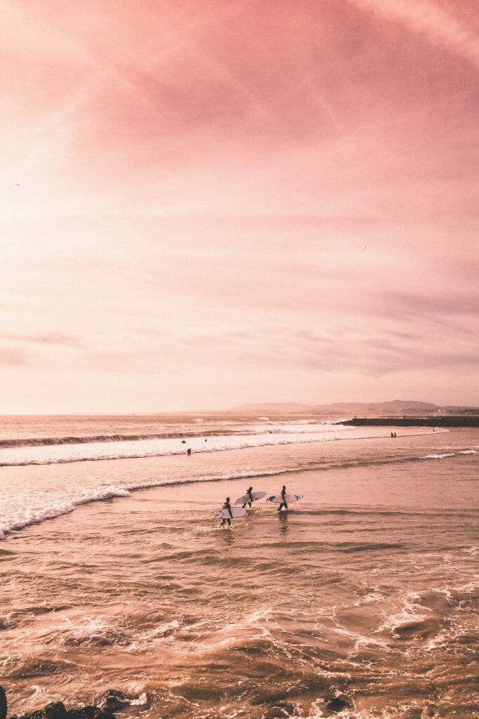 three men going surfing and talking about payday loans no credit check