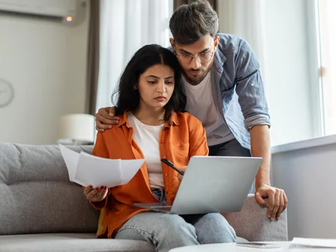 Choosing the right interest rate is essential to ensure regular loan repayments with minimum interest rate.